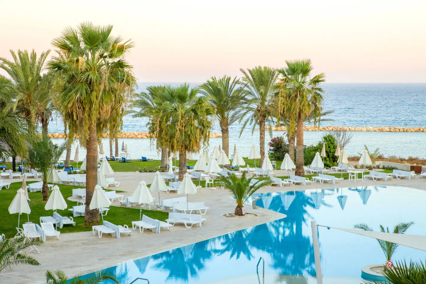 Venus Beach Hotel OUTDOOR_POOL
