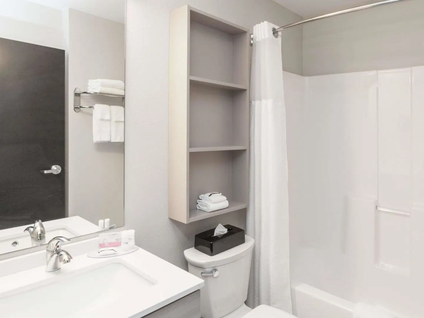 Microtel Inn & Suites by Wyndham West Fargo Medical Center Badezimmer