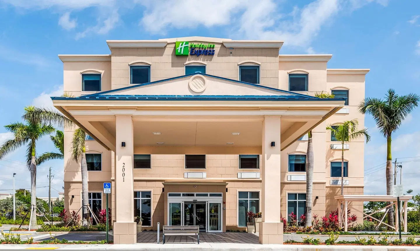 Holiday Inn Express & Suites Boynton Beach East EXTERIOR