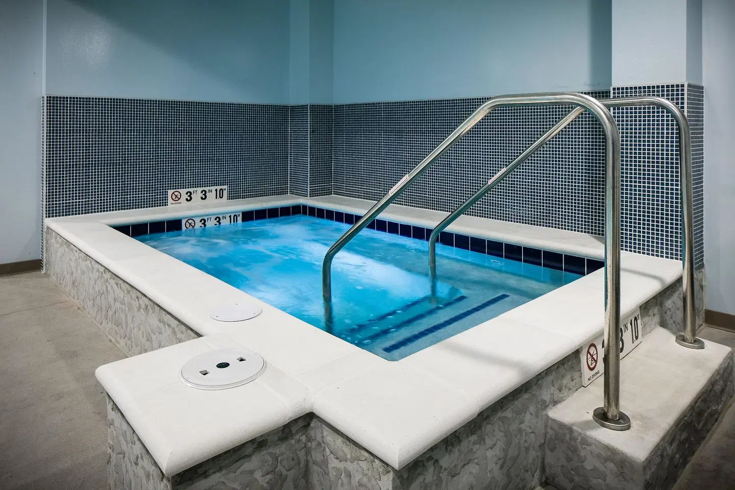 Staybridge Suites Des Moines Downtown by IHG Hallenbad
