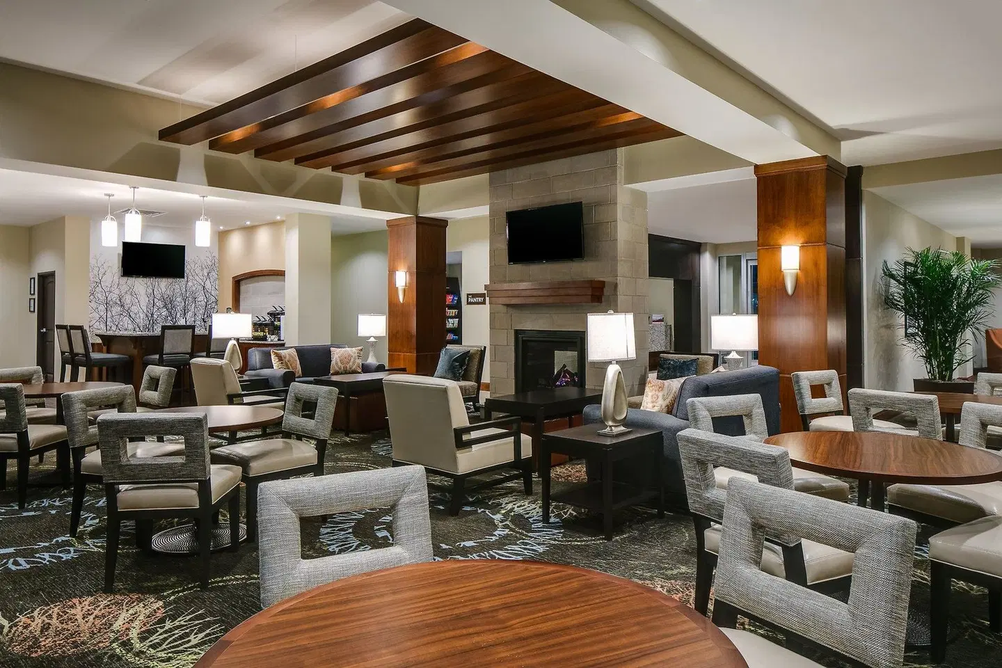 Staybridge Suites Des Moines Downtown by IHG LOUNGE_LOBBY