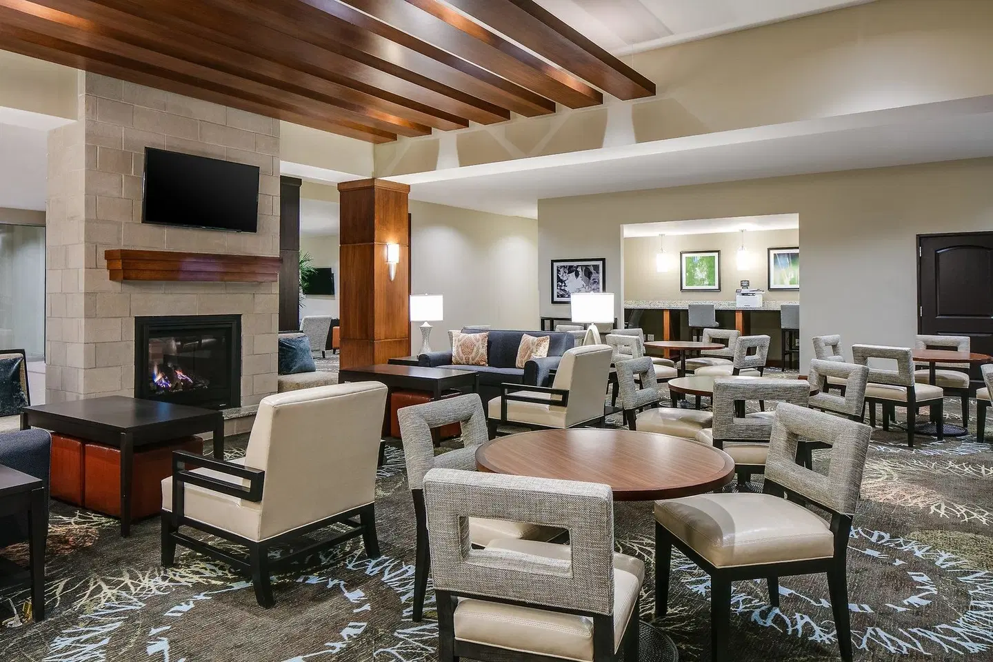 Staybridge Suites Des Moines Downtown by IHG LOUNGE_LOBBY