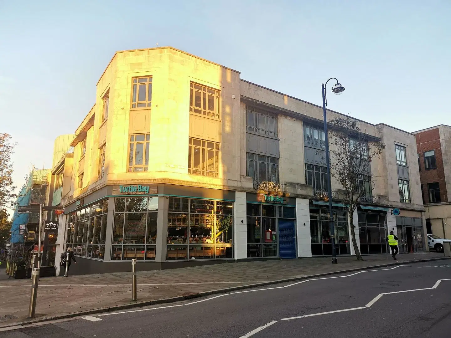 Cwtsh Hostel EXTERIOR