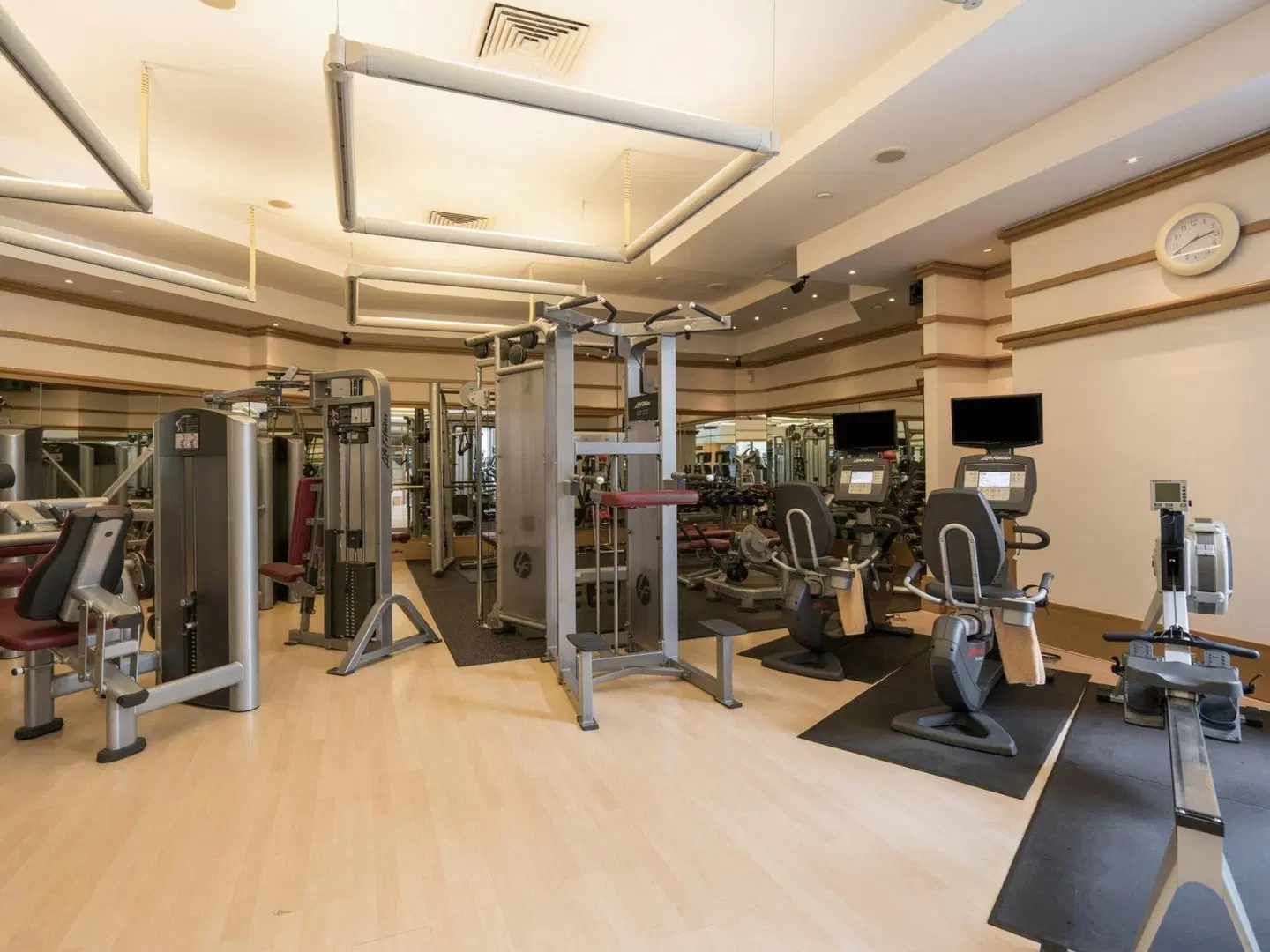 Four Seasons Hotel Singapore SPORTS_AND_LEISURE