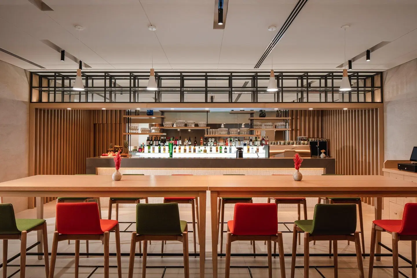 Holiday Inn Hotel & Suites Dubai Science Park by IHG Bar