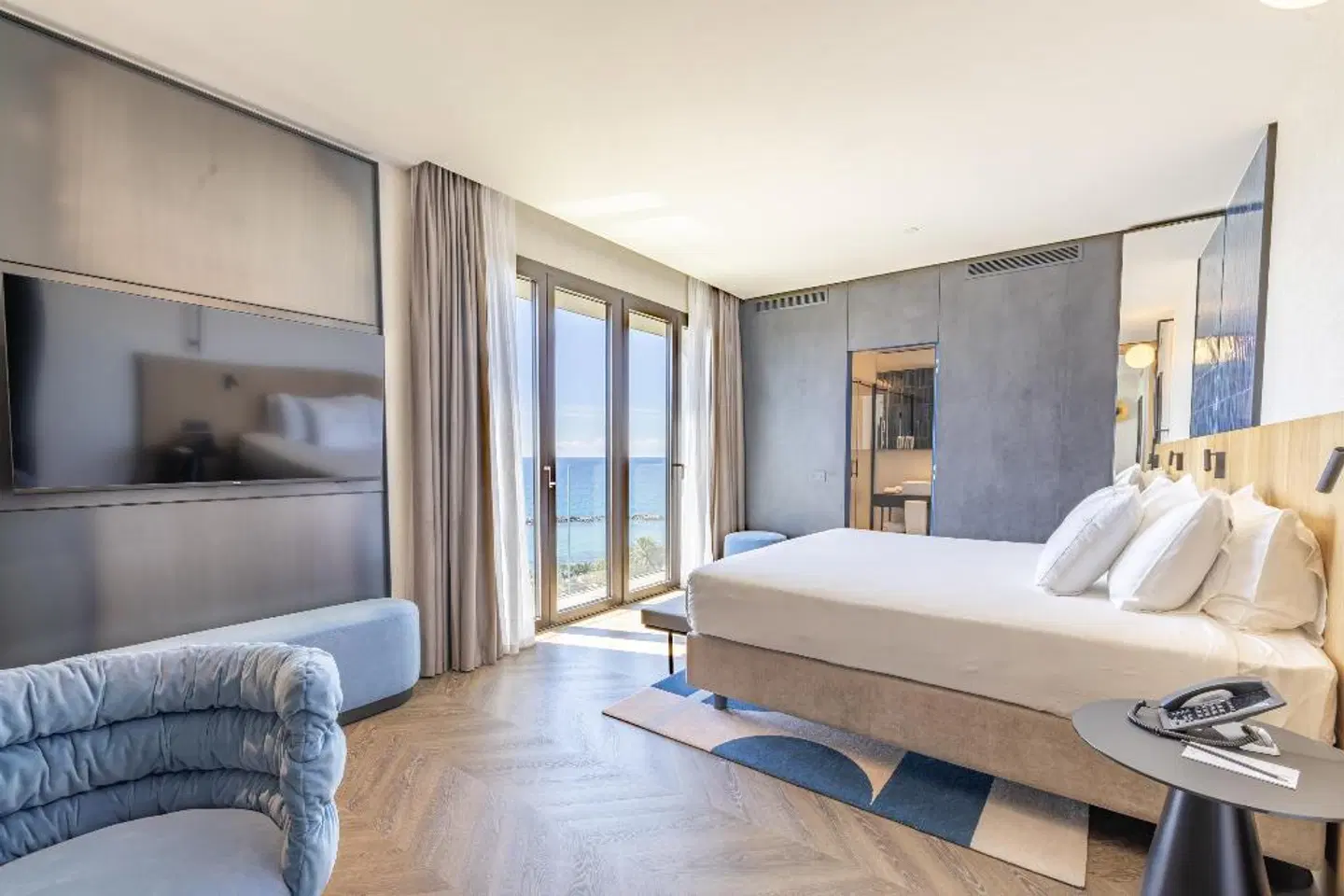 Europa ROOM_EXAMPLE