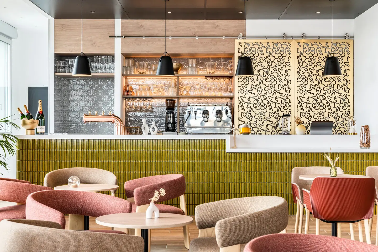 Holiday Inn Express and Suites Reims Rives De Vesle by IHG Bar