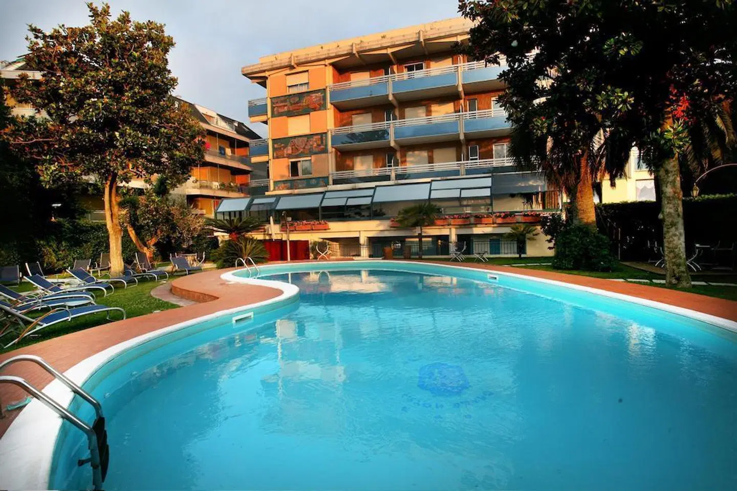 Garden Lido OUTDOOR_POOL