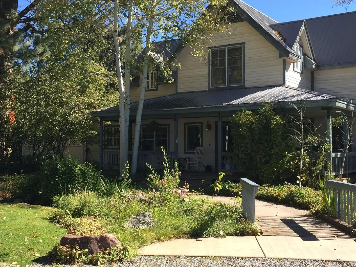 Apple Orchard Inn EXTERIOR