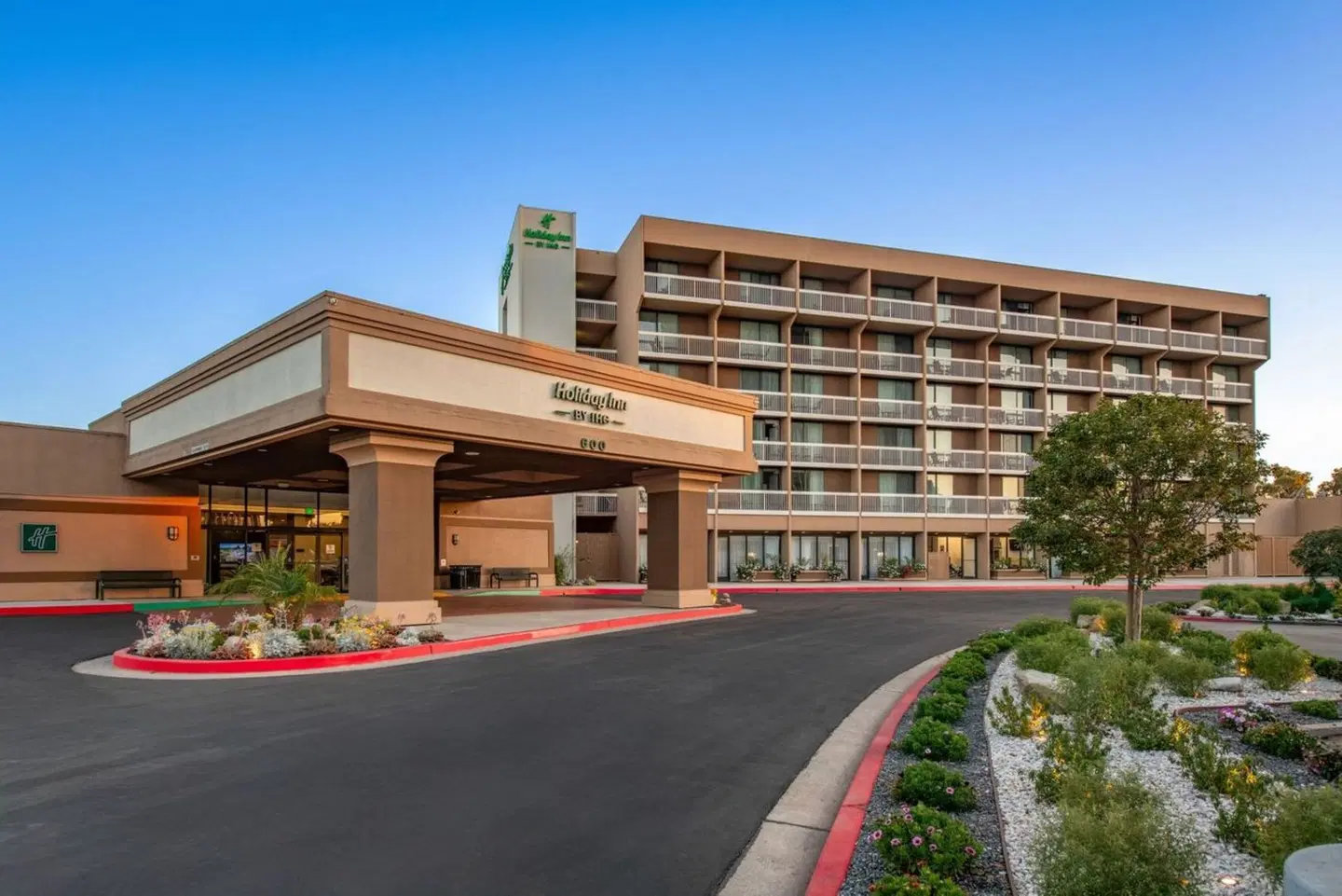 Holiday Inn Oxnard - Ventura EXTERIOR