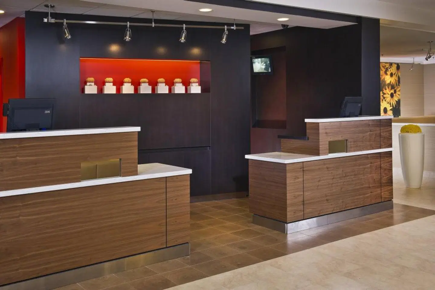 Courtyard by Marriott New Carrollton Landover Bar