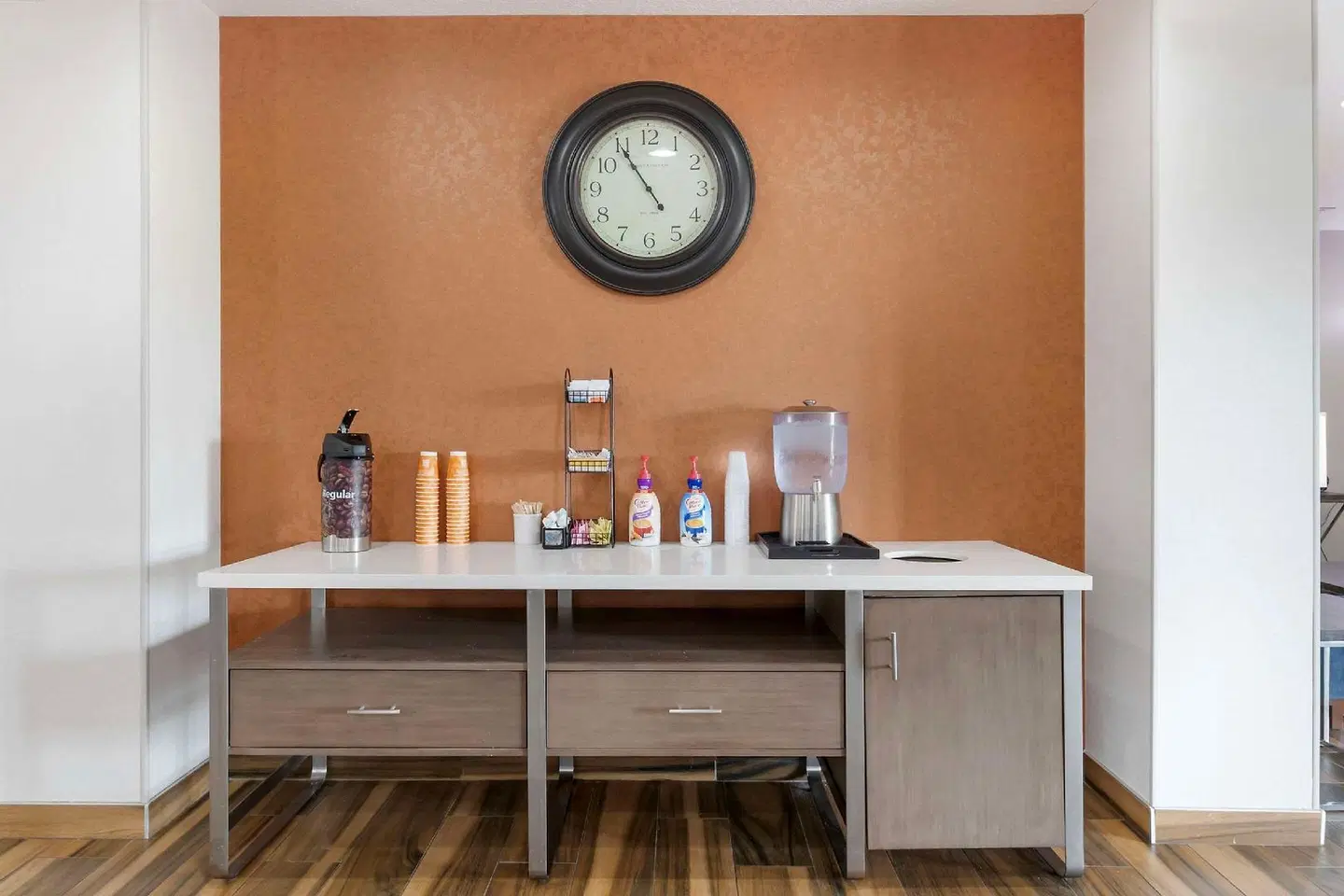 Comfort Inn & Suites ROOM_EXAMPLE
