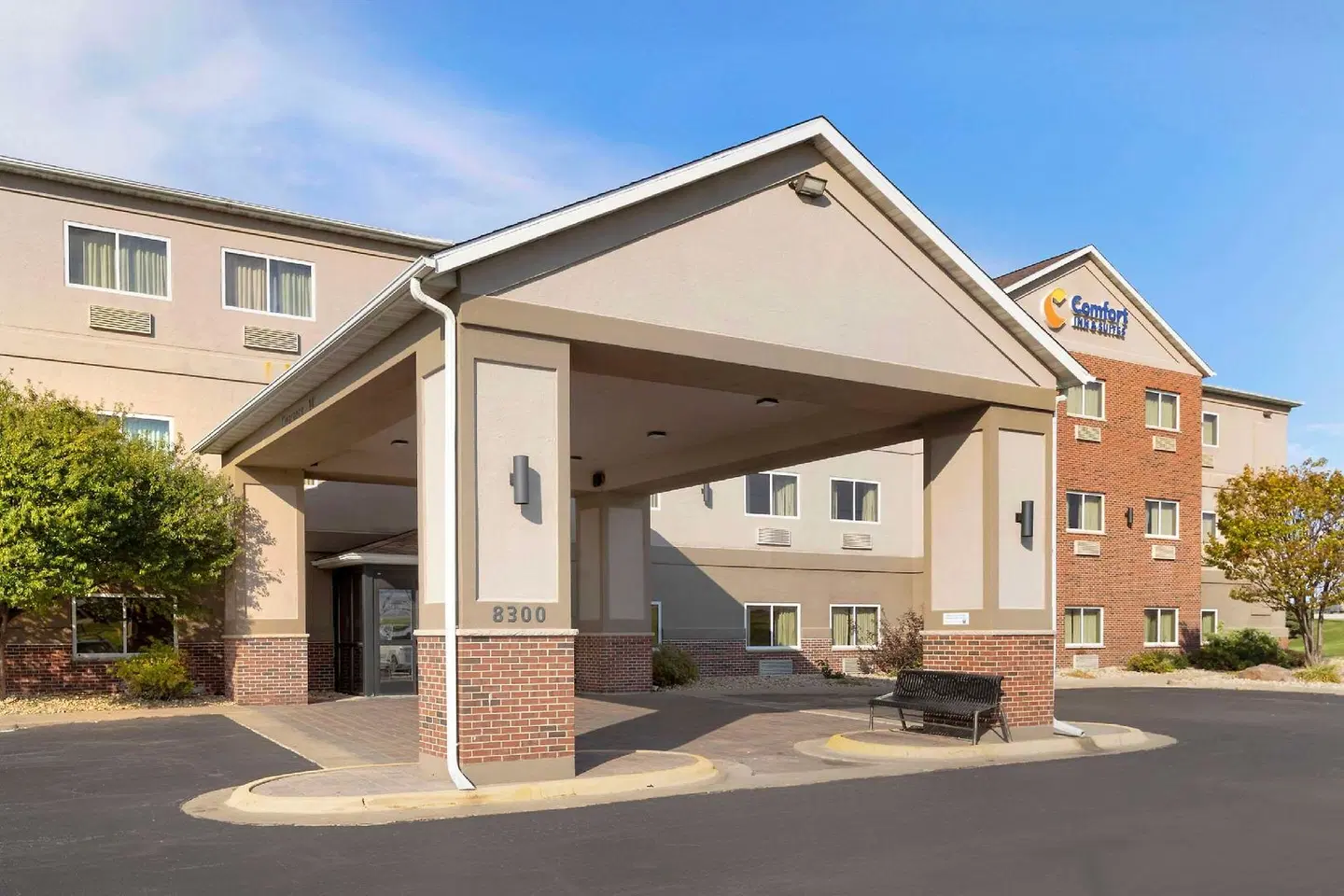 Comfort Inn & Suites EXTERIOR