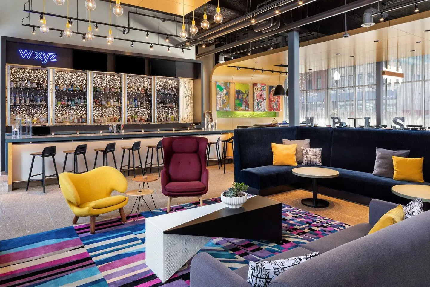 Aloft Minneapolis Bar