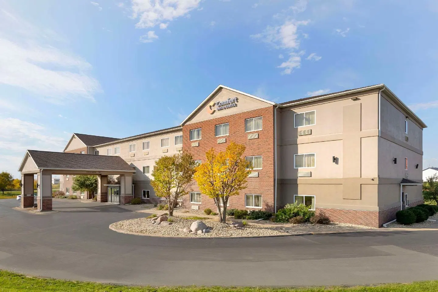 Comfort Inn & Suites EXTERIOR