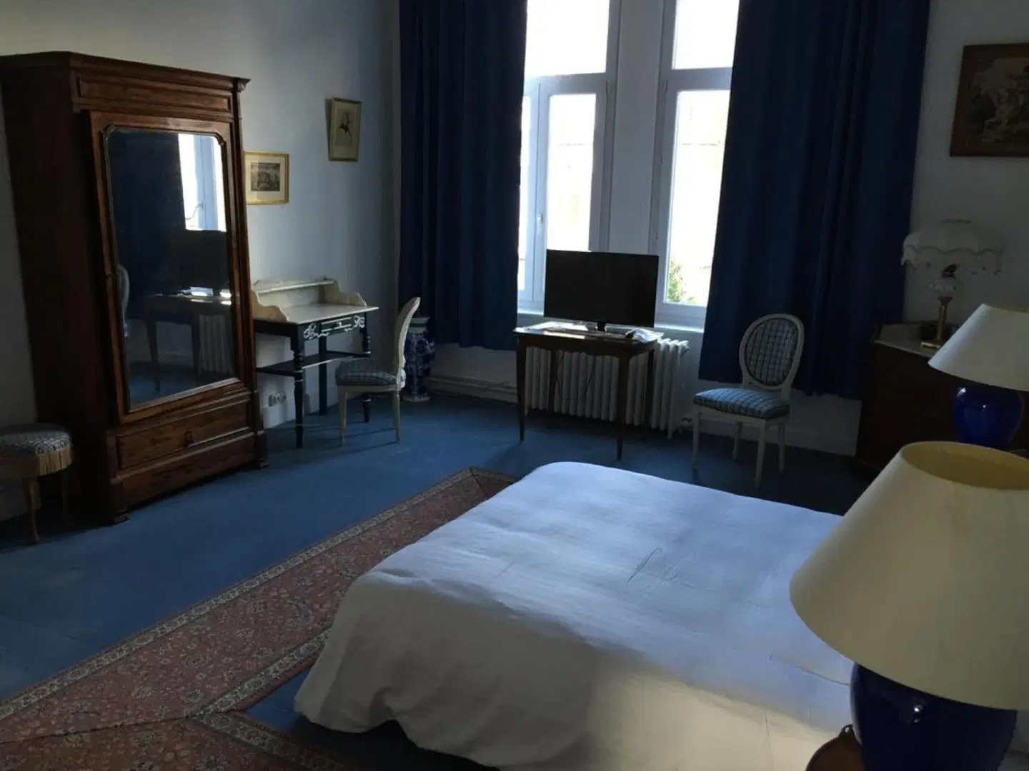 Joly ROOM_EXAMPLE
