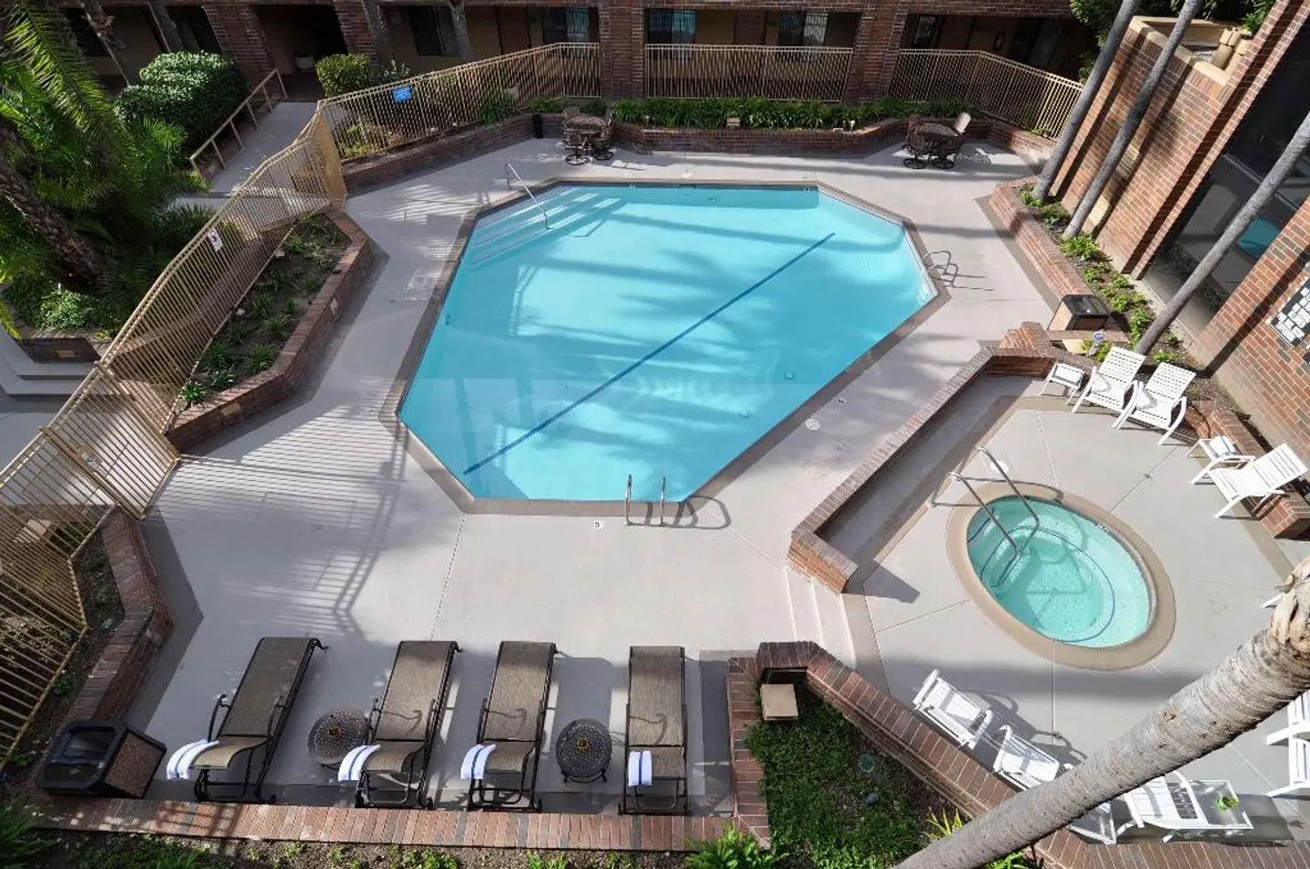 Best Western Plus Meridian Inn & Suites Anaheim - Orange OUTDOOR_POOL