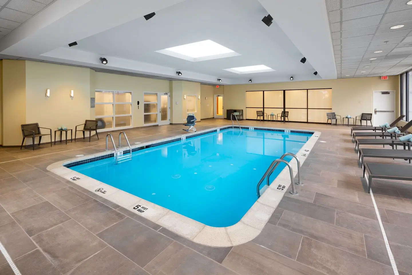 Courtyard by Marriott Shelton Hallenbad