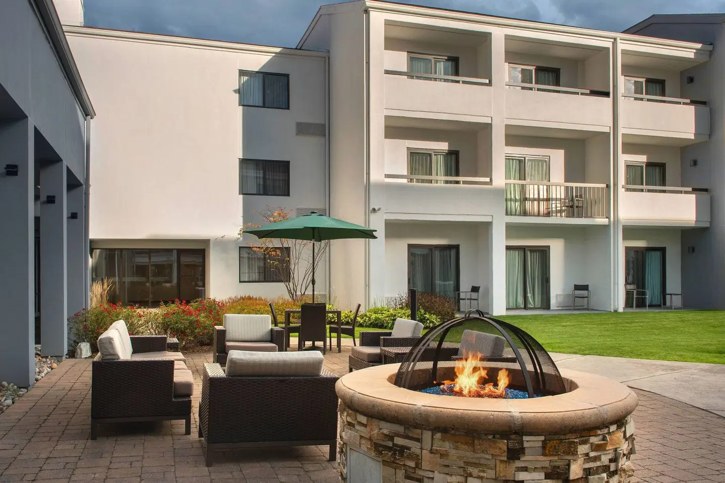 Courtyard by Marriott Philadelphia Devon/Villanova EXTERIOR