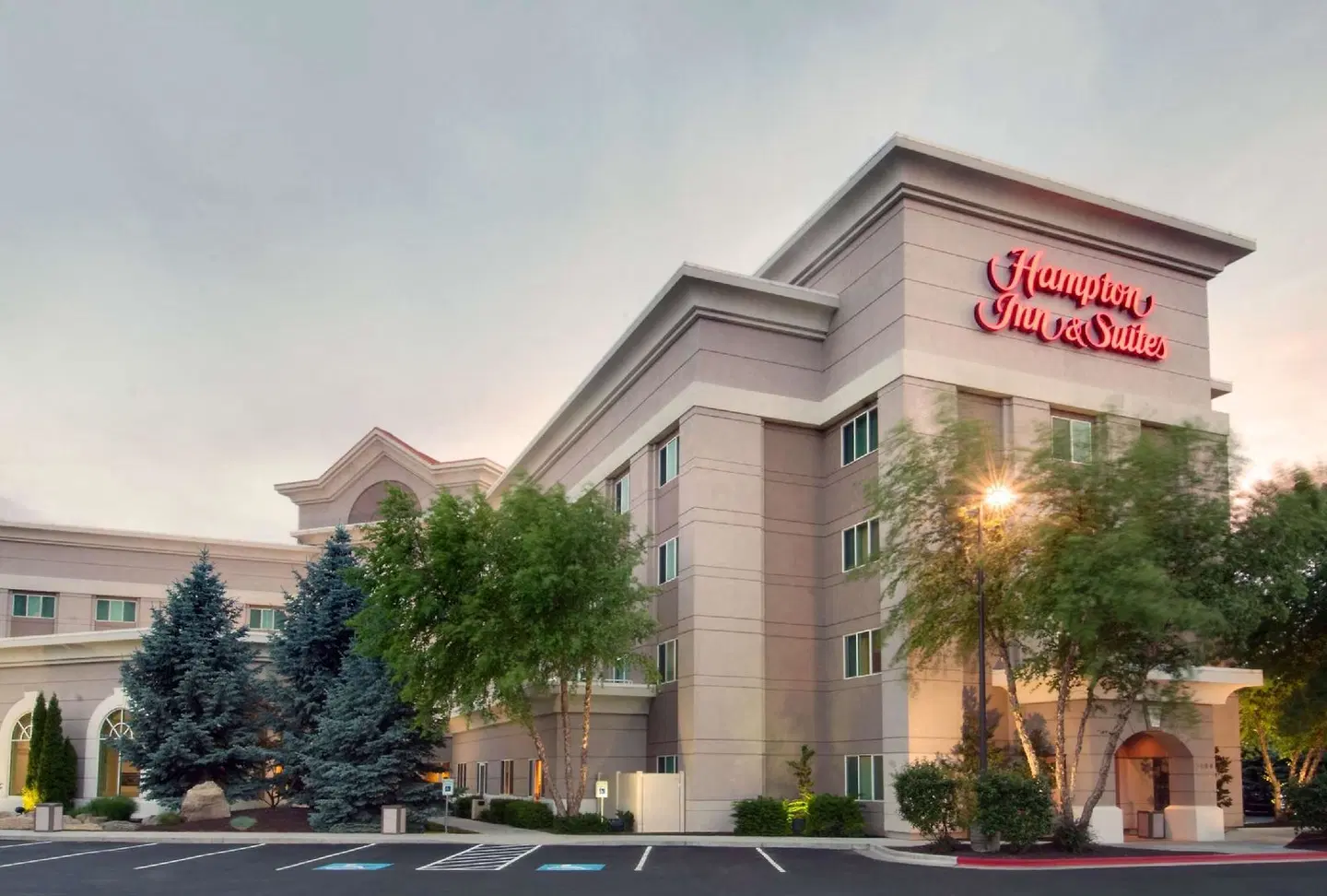 Hampton Inn & Suites Boise/Spectrum EXTERIOR