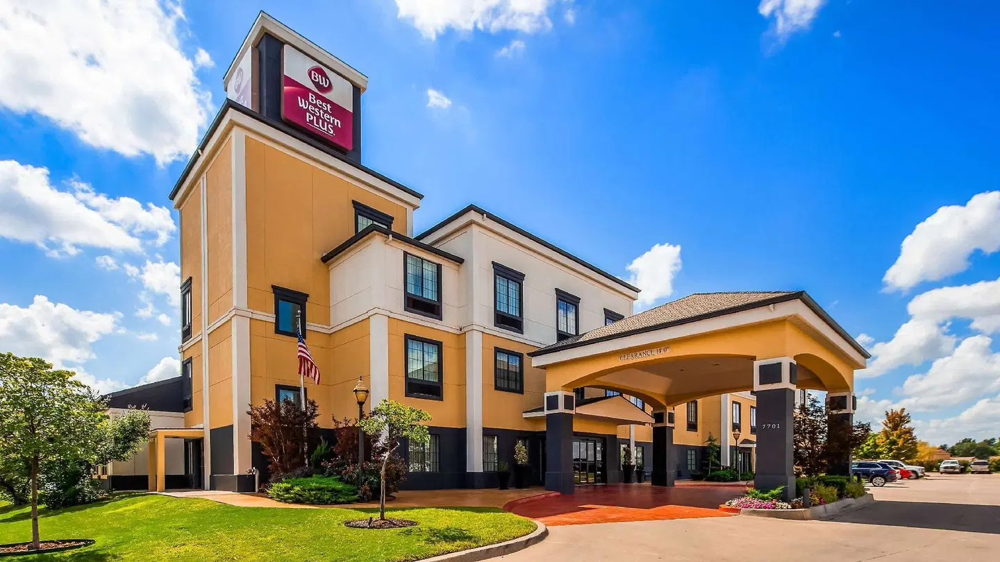 Best Western Plus Barsana Hotel & Suites EXTERIOR