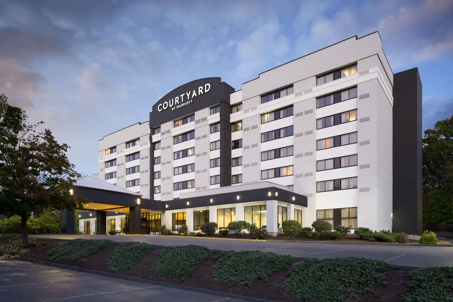 Courtyard by Marriott Shelton EXTERIOR