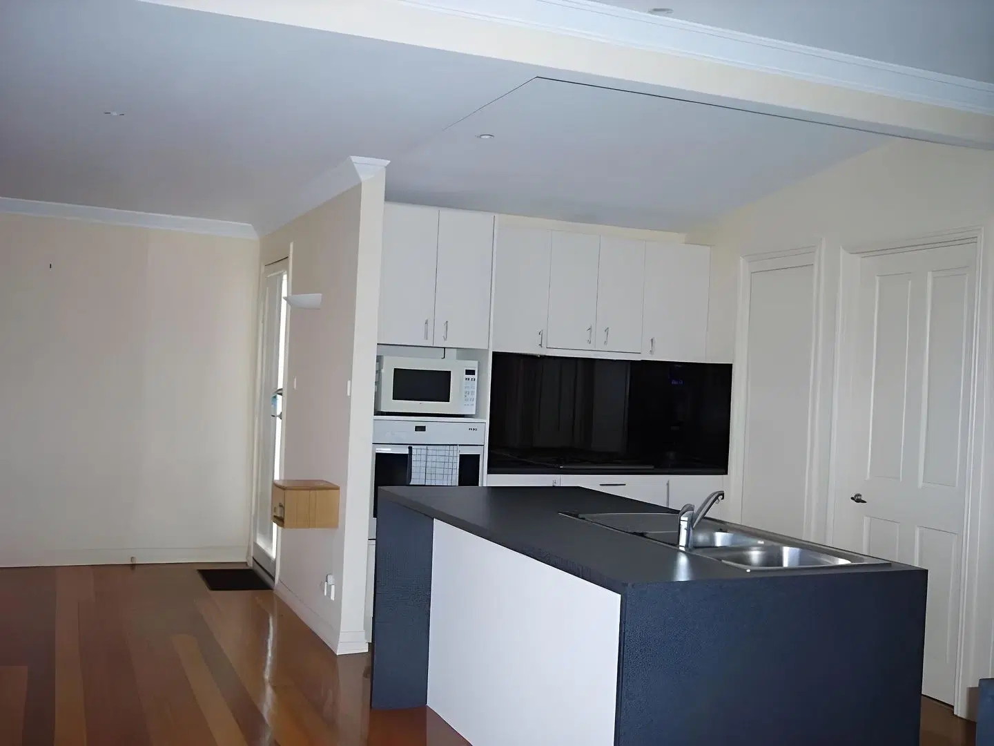The Esplanade Kingston Beach ROOM_EXAMPLE