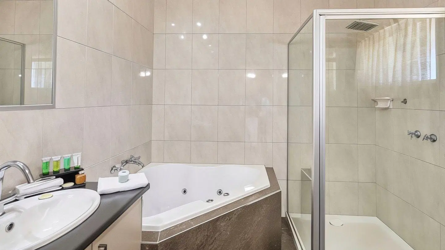 Glider City Motel Benalla Badezimmer