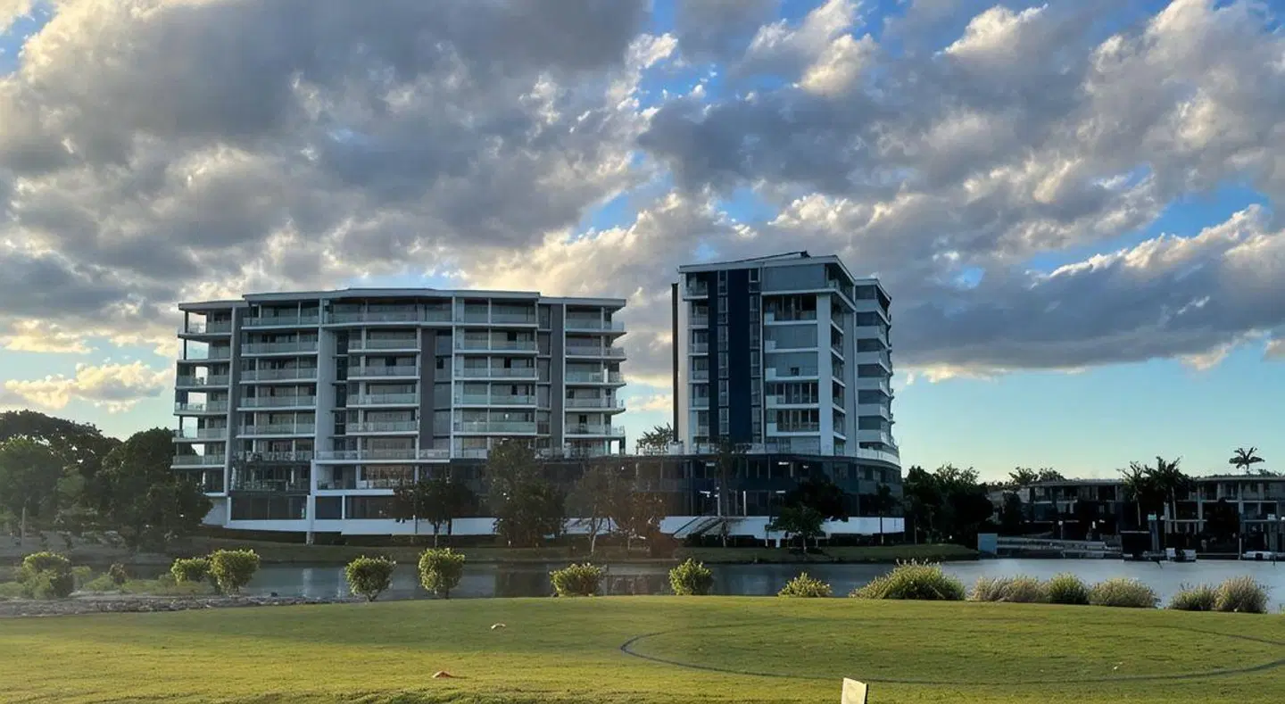 Signature Waterfront Apartments EXTERIOR