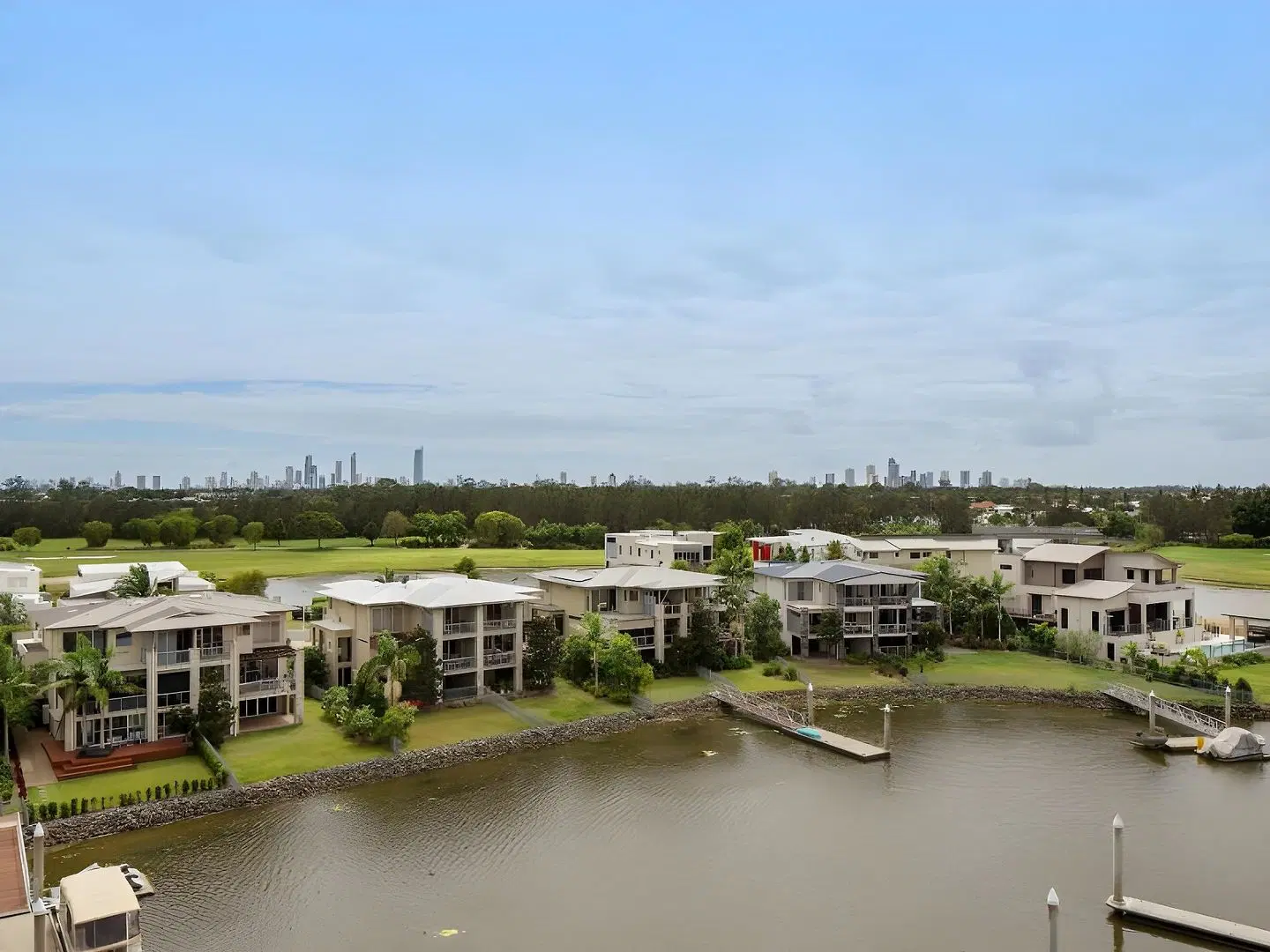 Signature Waterfront Apartments Terrasse