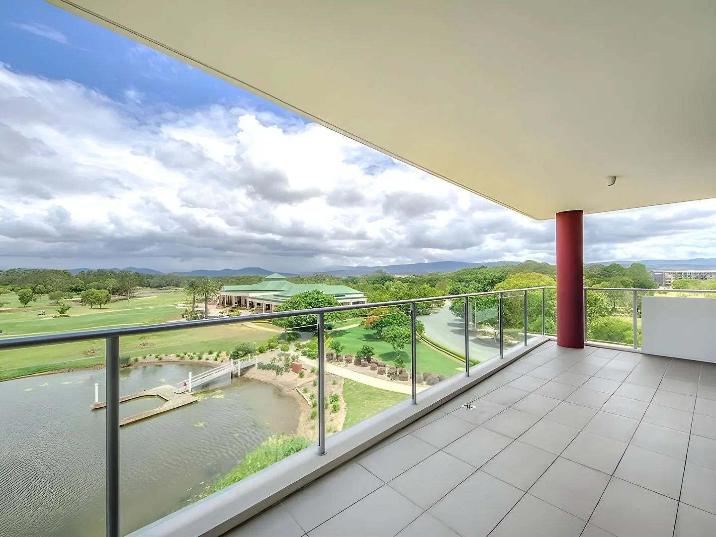 Signature Waterfront Apartments Terrasse