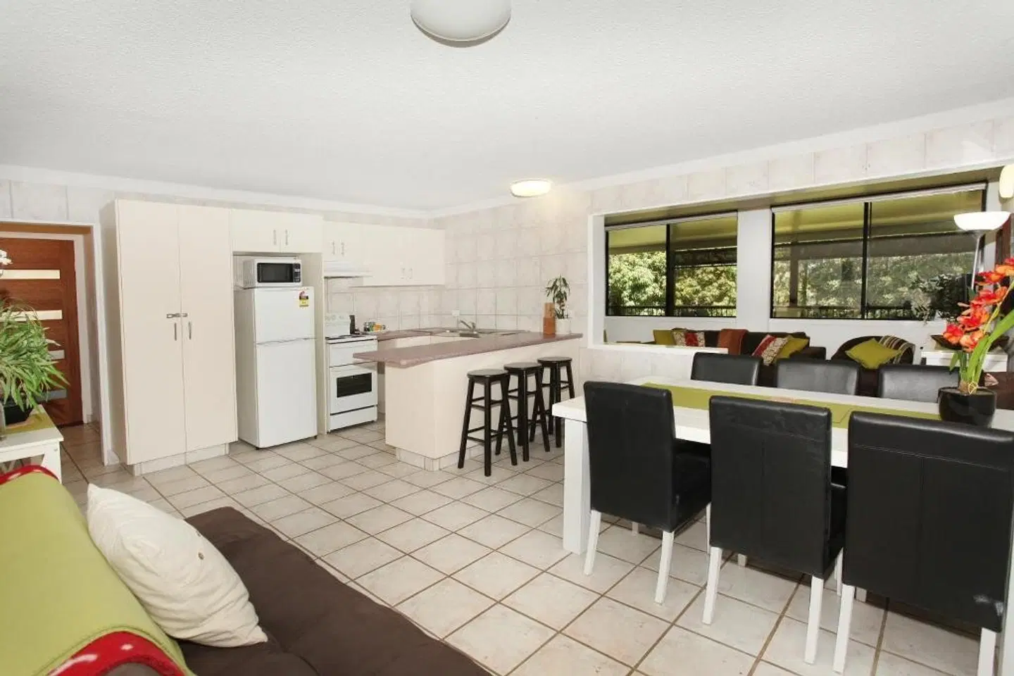 Mapleton Falls Accommodation Bar