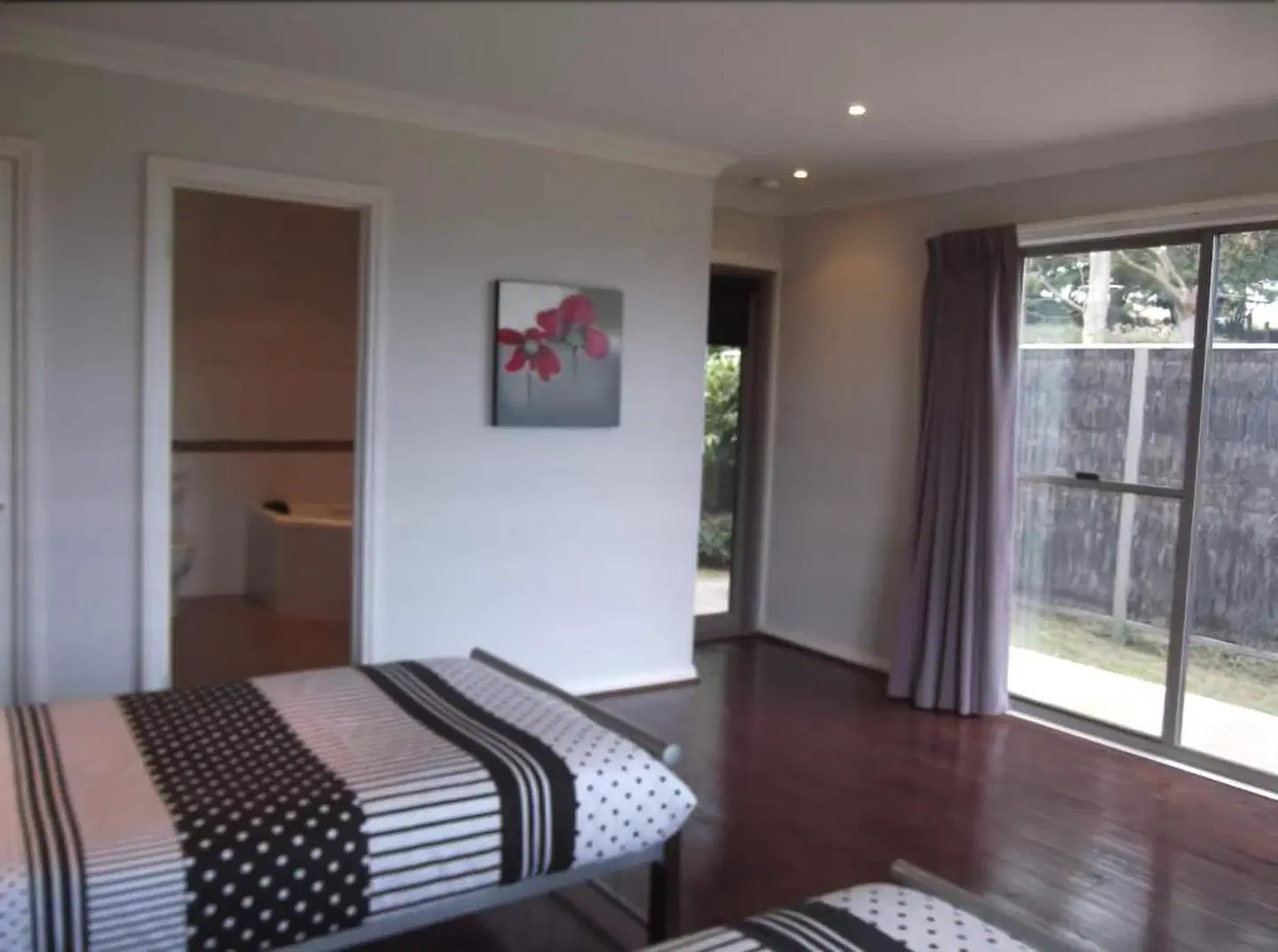 Swan Lake Guest House ROOM_EXAMPLE