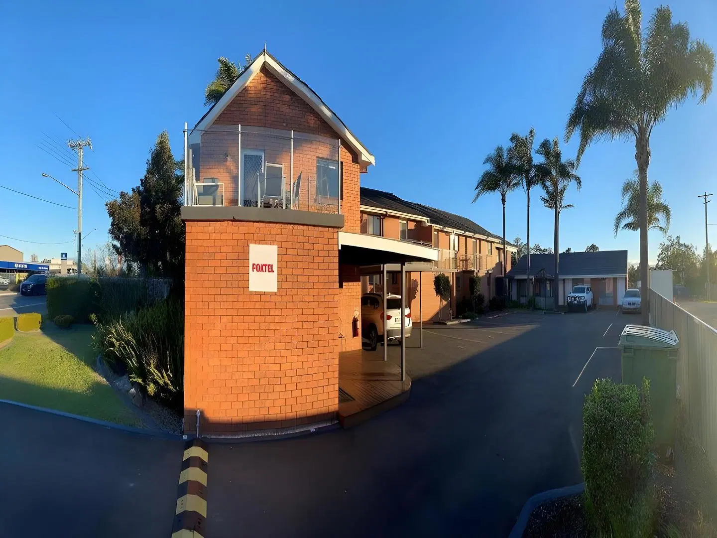 Avaleen Lodge Motor Inn EXTERIOR