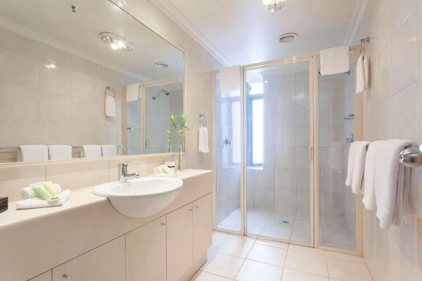 Metropole Melbourne Central Badezimmer