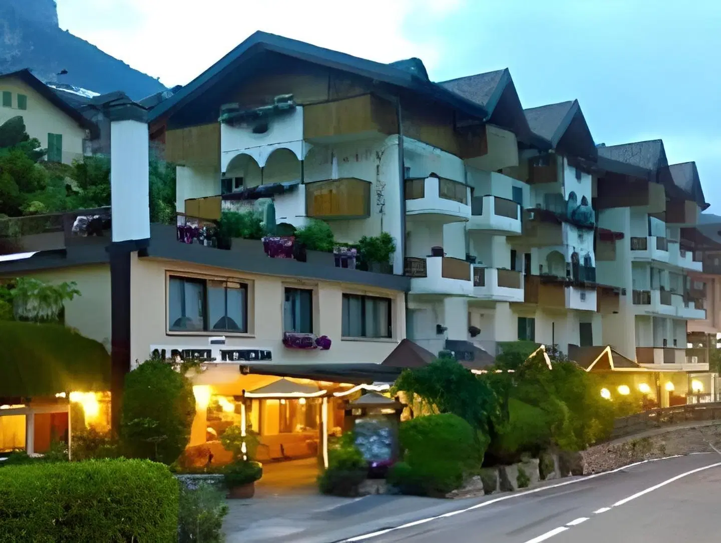 Alpotel Dolomiten EXTERIOR