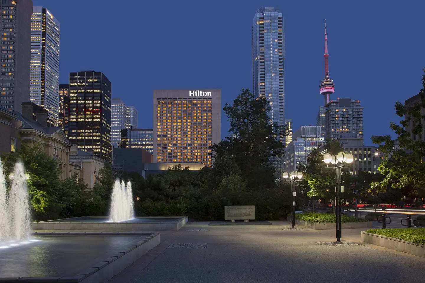 Hilton Toronto EXTERIOR