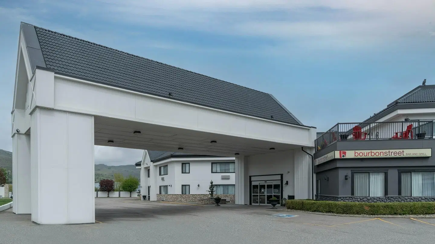 Prestige Hotel Vernon EXTERIOR