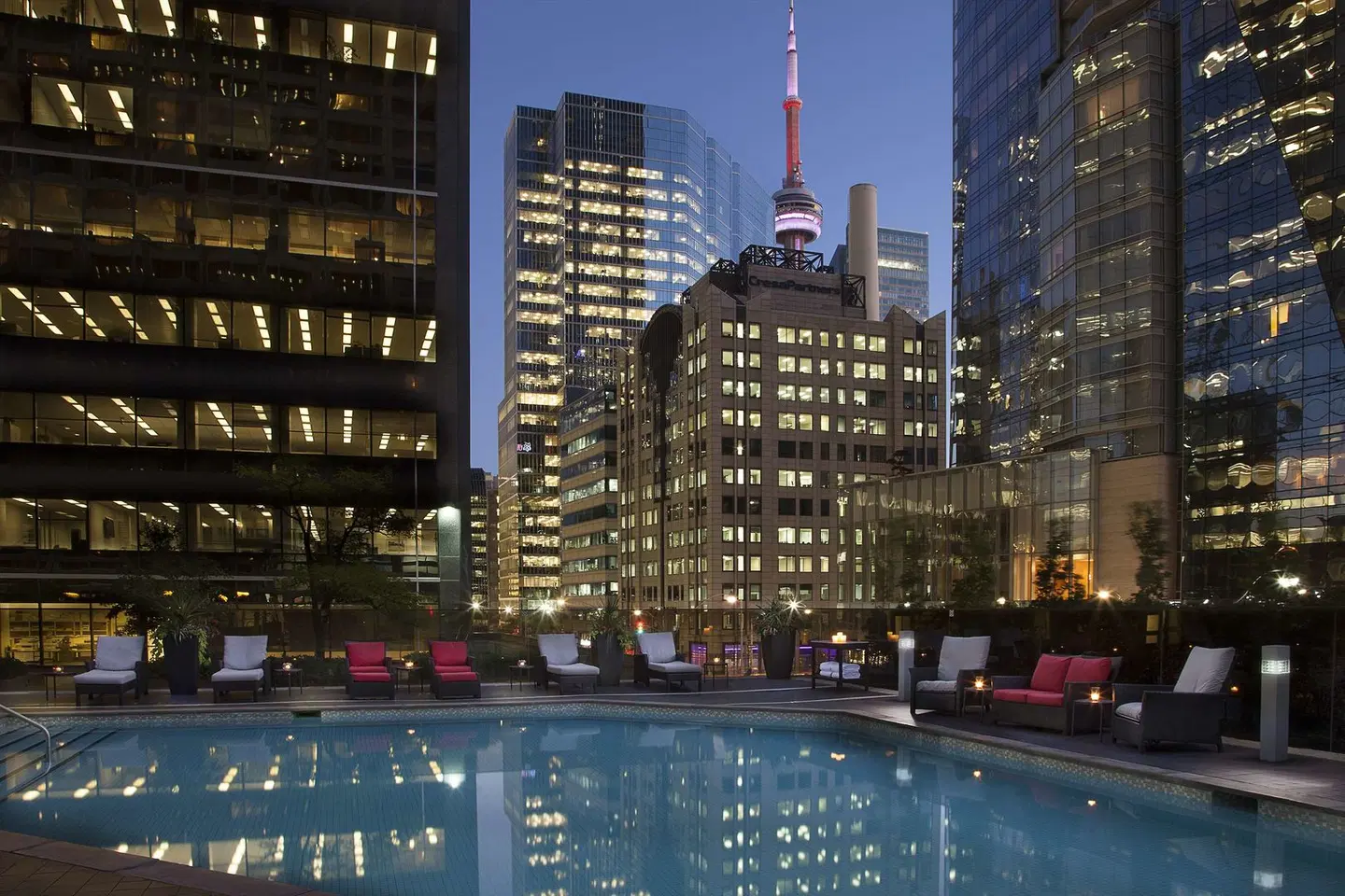 Hilton Toronto EXTERIOR