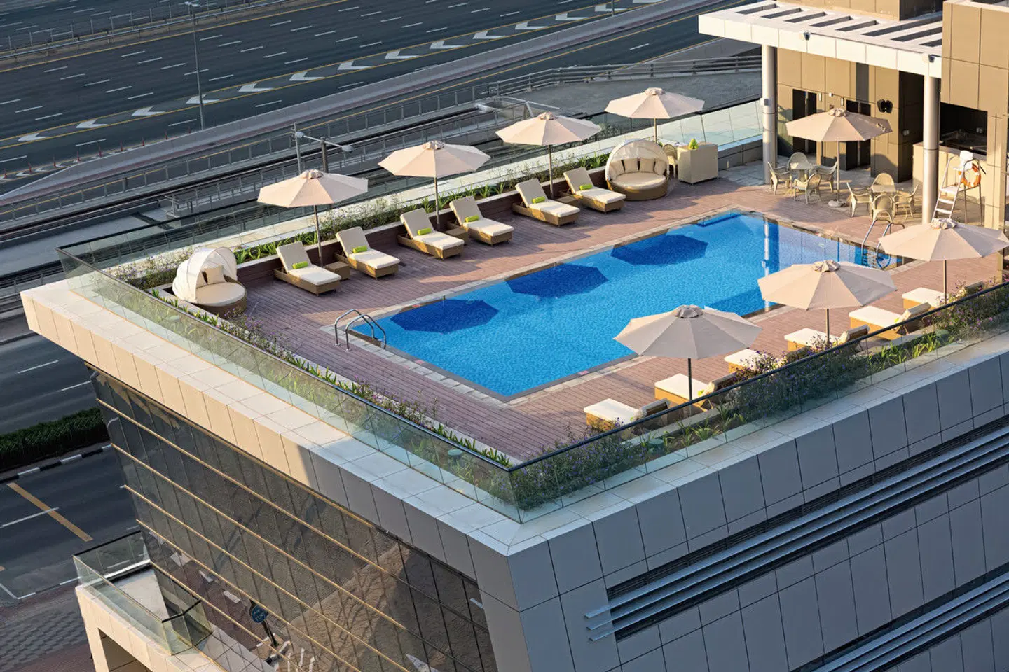 Millennium Place Marina OUTDOOR_POOL