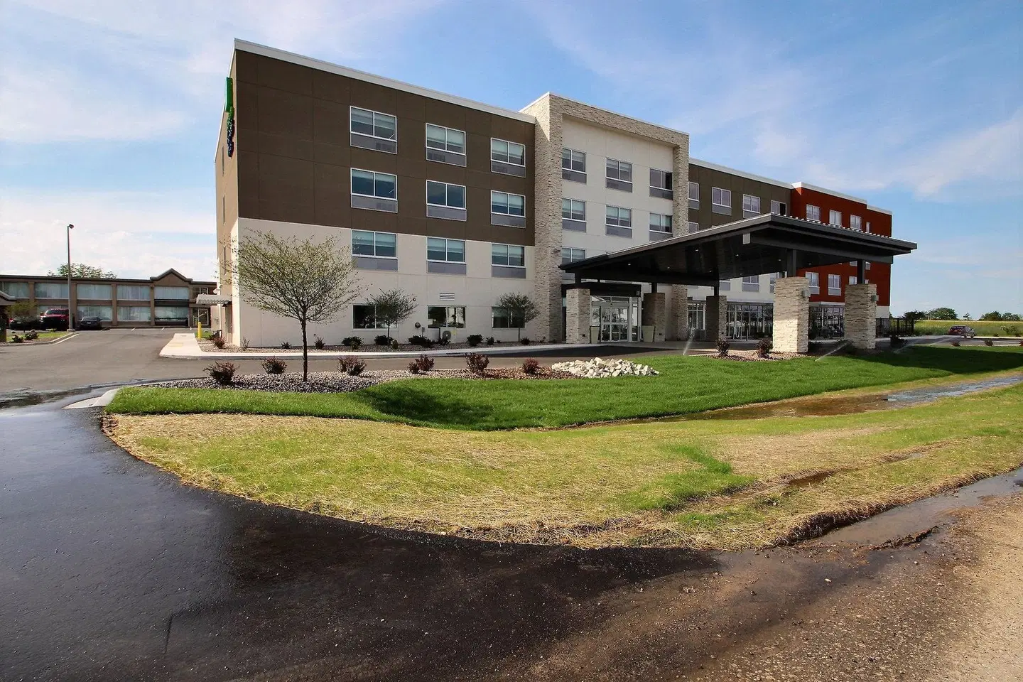 Holiday Inn Express and Suites Fond Du Lac by IHG EXTERIOR