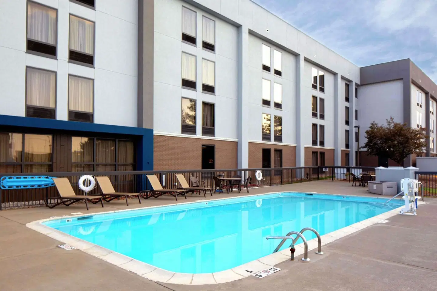Hampton Inn Bowling Green OUTDOOR_POOL