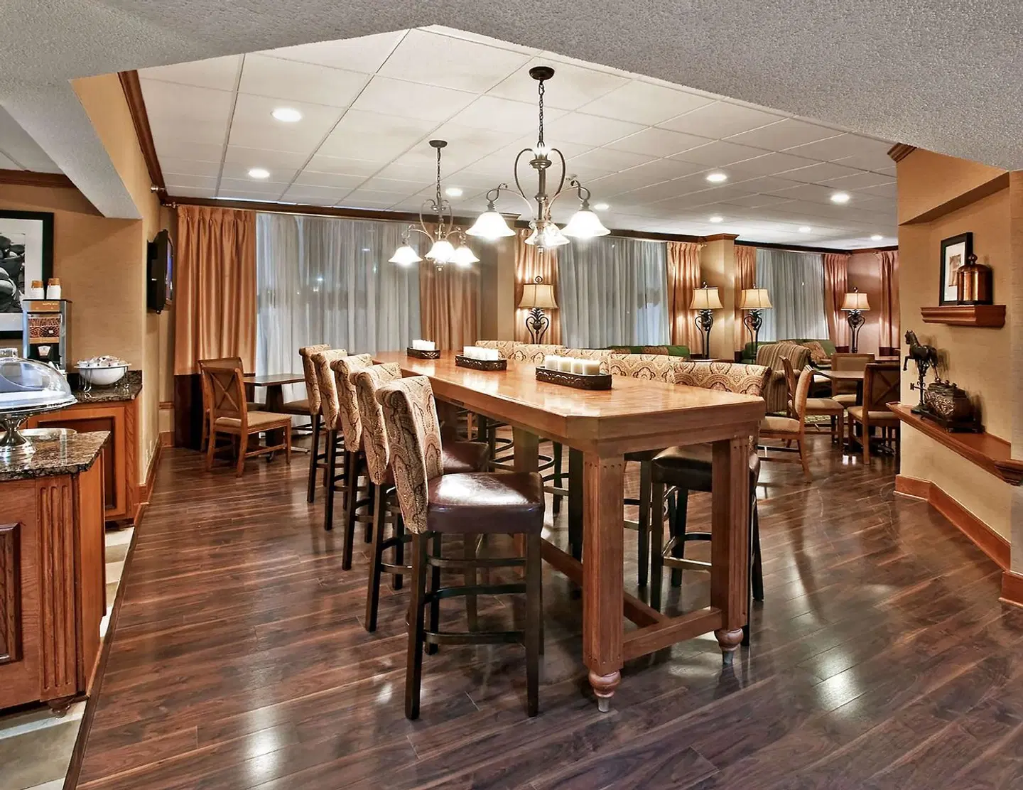 Hampton Inn Bowling Green Bar