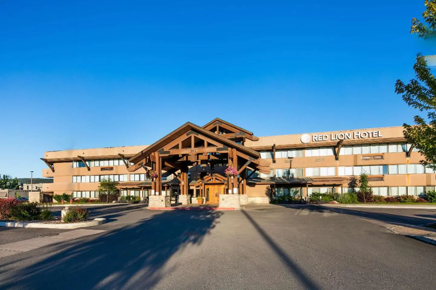 Red Lion Hotel Kalispell EXTERIOR