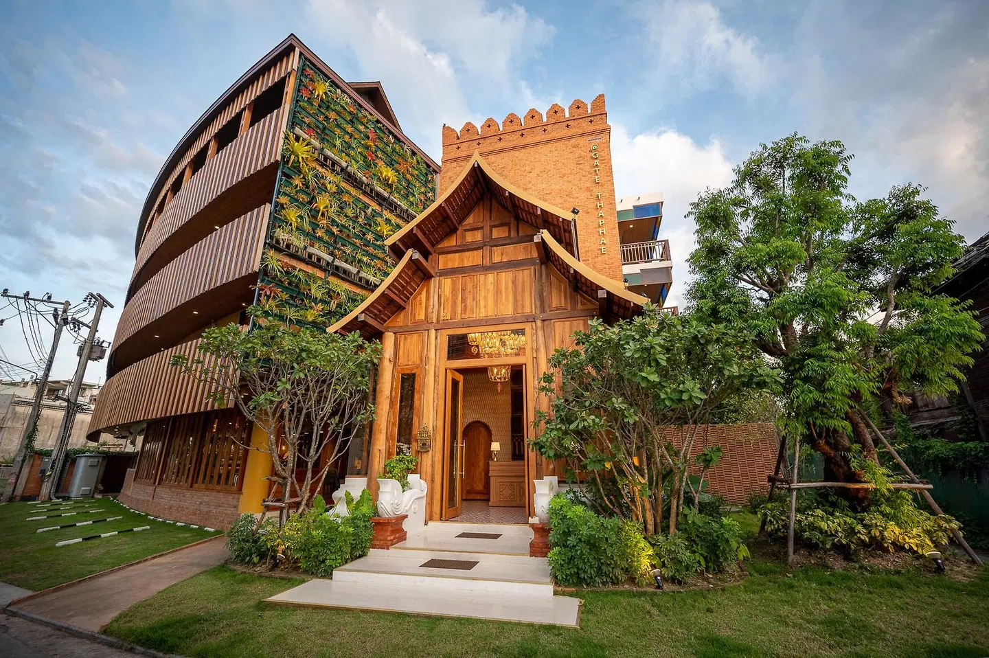 At Gate Thaphae Hotel EXTERIOR