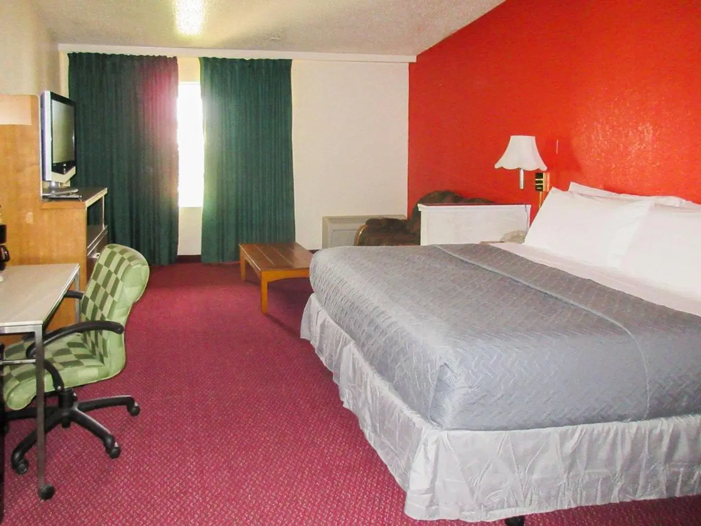 Rodeway Inn & Suites ROOM_EXAMPLE