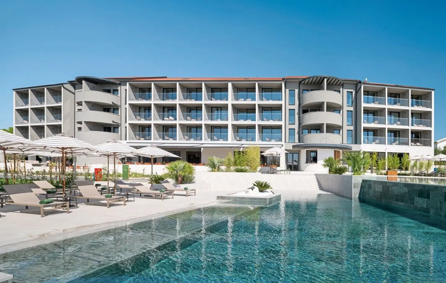 Molum Hotel & Residences EXTERIOR