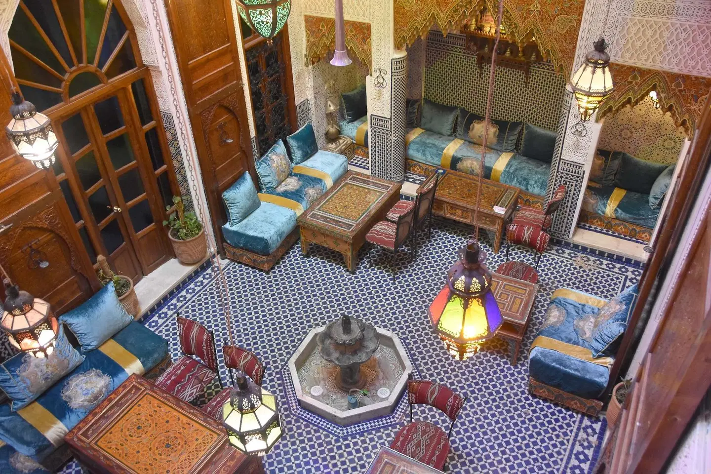 Riad Verus PEOPLE