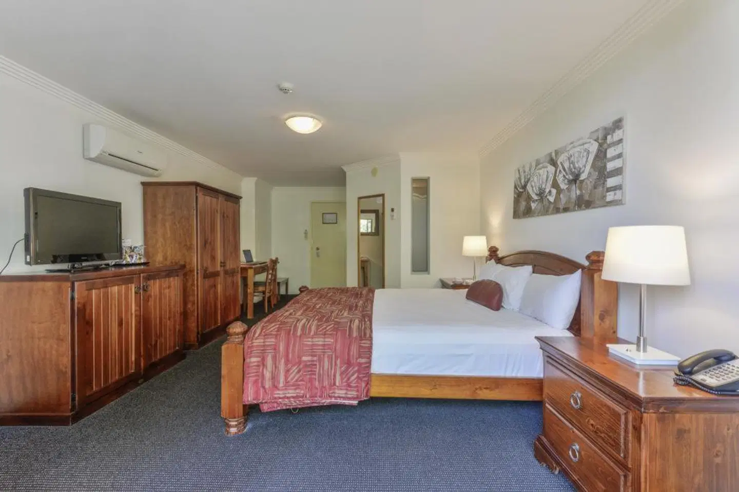 Burnett Riverside Hotel ROOM_EXAMPLE