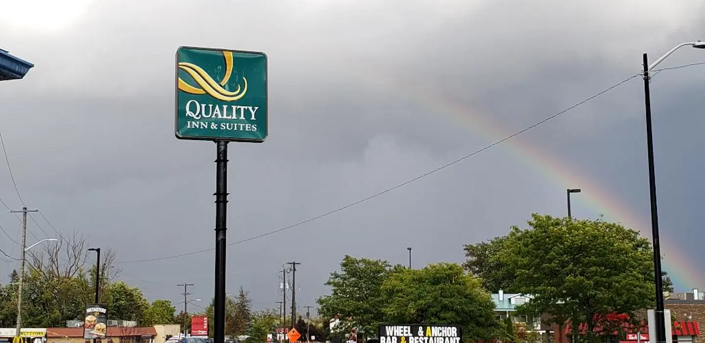Quality Inn & Suites 1000 Islands LANDSCAPE